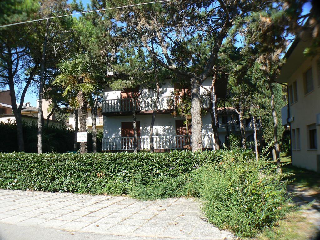 Villa Rosy Lignano Sabbiadoro Buitenkant foto