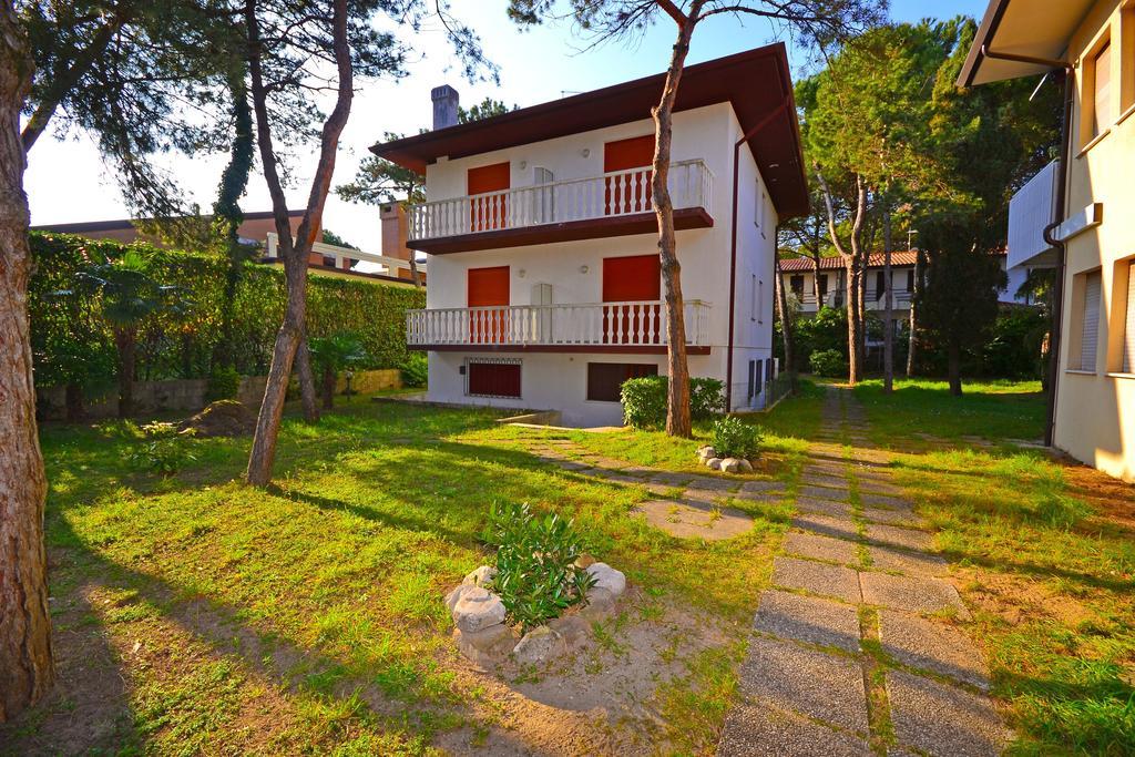 Villa Rosy Lignano Sabbiadoro Buitenkant foto